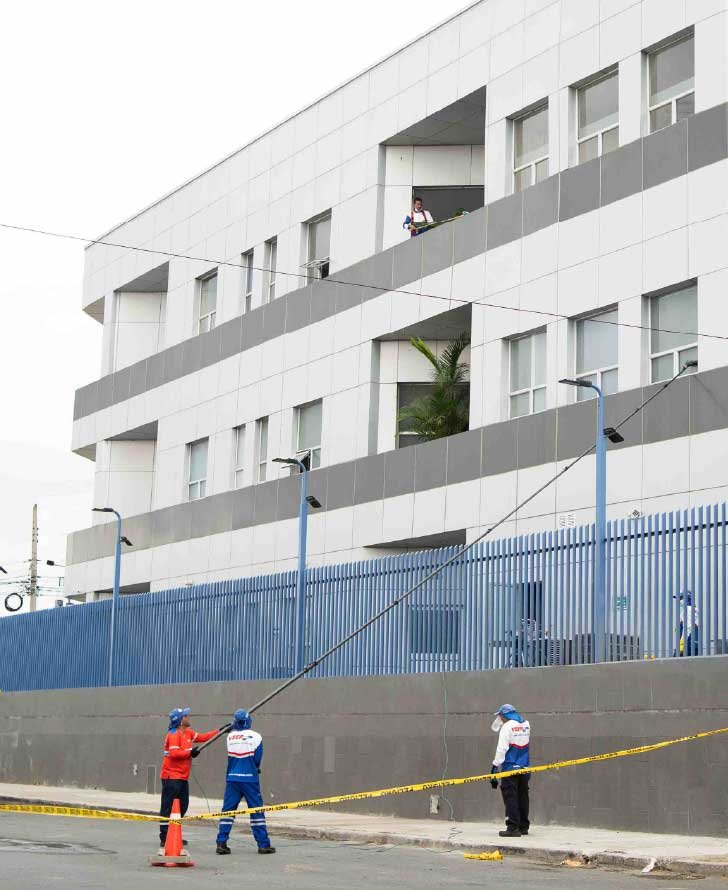 Limpieza de fachas de edificios  alucobond