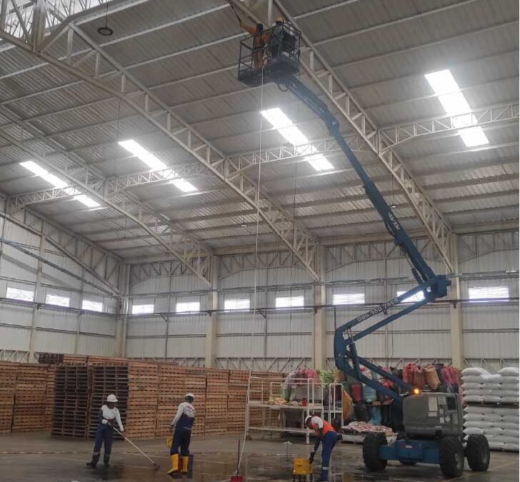 ¿Cuánto pierde tu centro logístico en Guayaquil por accidentes y rotación del personal de limpieza interno?0 (0)
